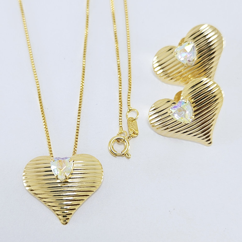Conjunto coração detalhado pedra furta-cor