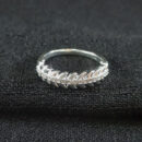 Anel folhas cravejado pedras cristal