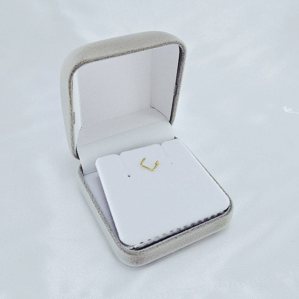 Caixa de veludo cinza para conjunto