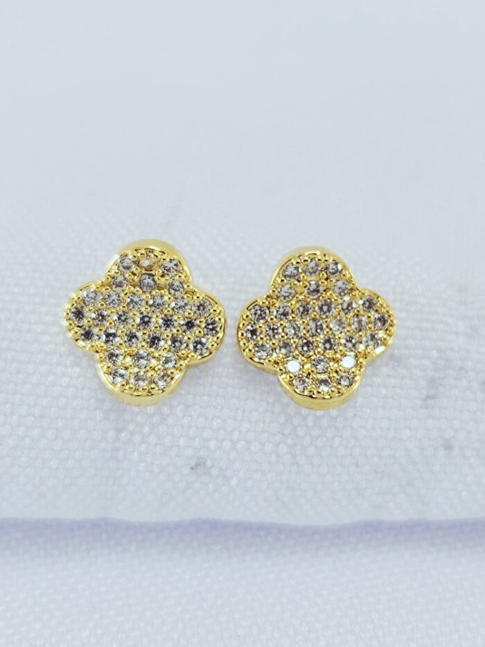 Brinco trevo cravejado