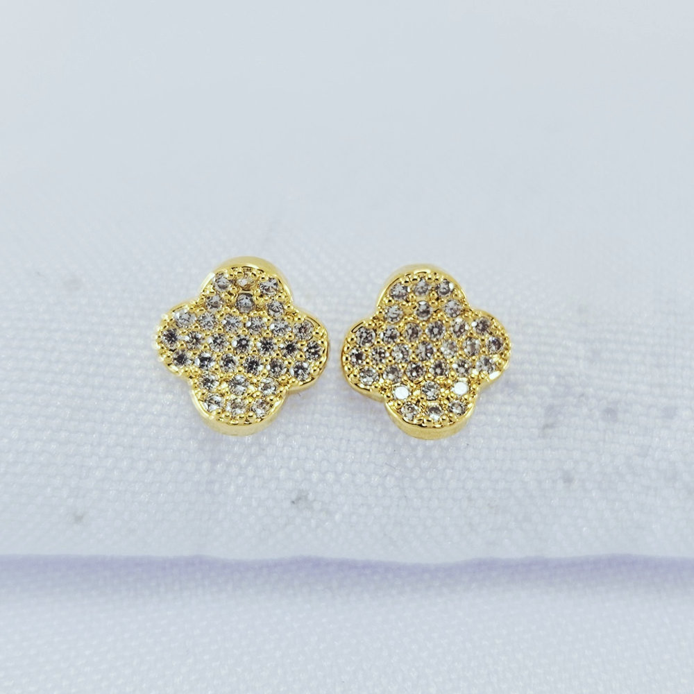 Brinco trevo cravejado