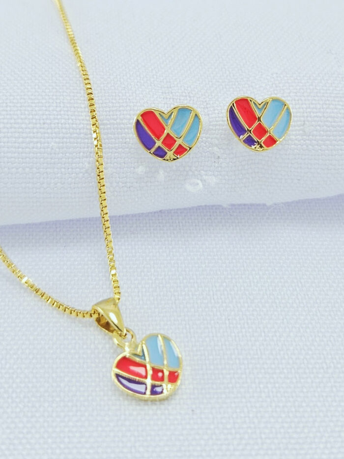 Conjunto infantil coração detalhado colorido