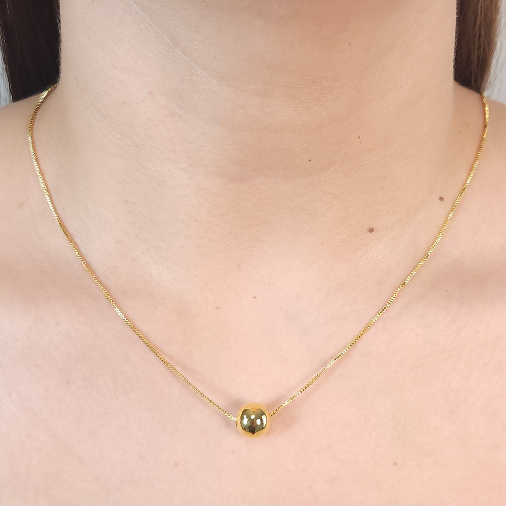 Gargantilha esfera dourada