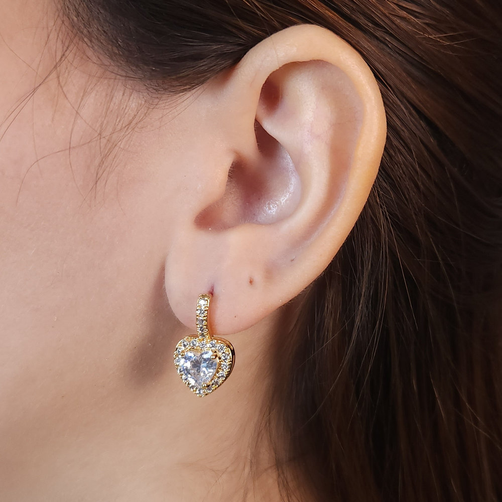 Brinco coração fio riviera com pedra cristal