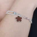 Pulseira elos oval pingente flor marrom e elos português