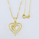 Gargantilha coração detalhe vazado com pedra cristal