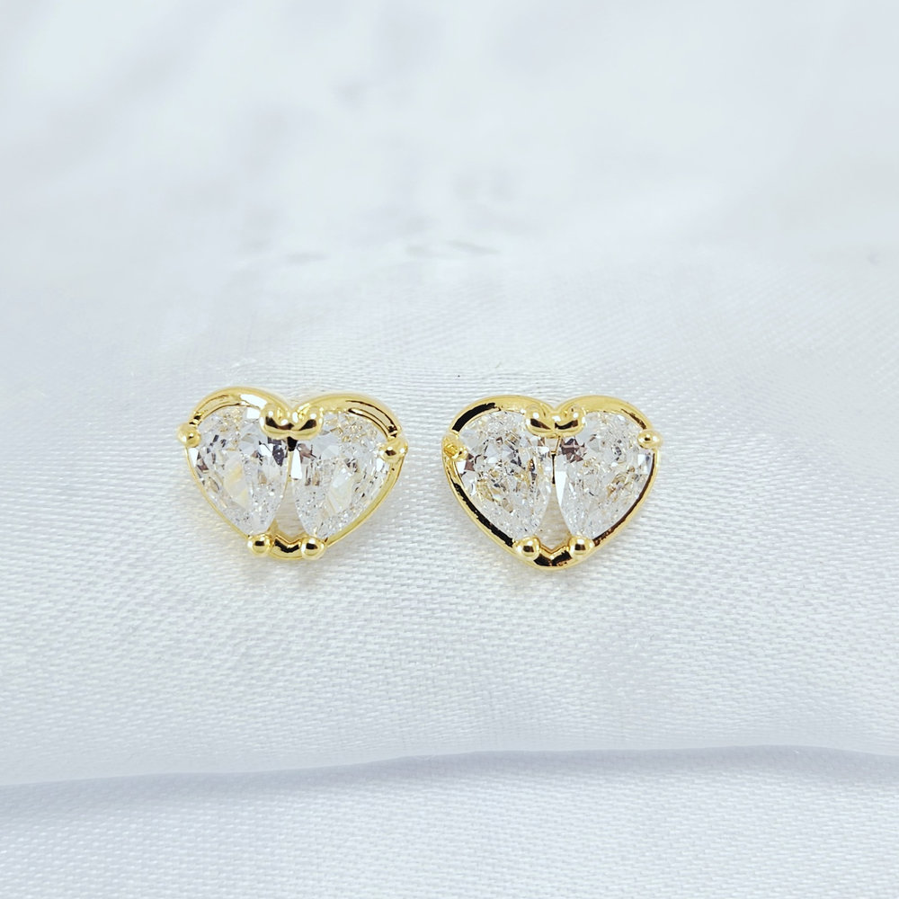 Brinco estilo coração pedra oval cristal