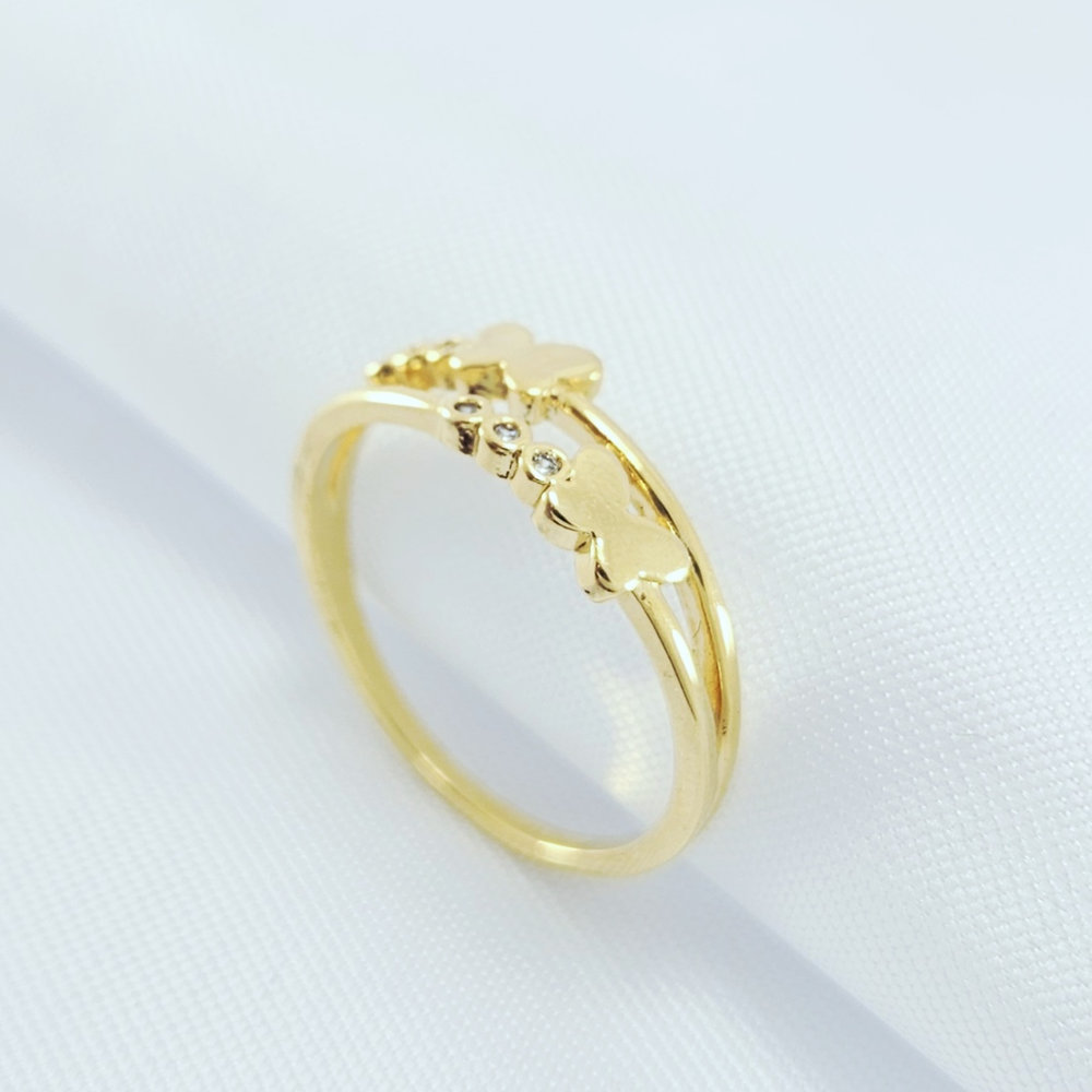 Anel fio duplo com coração detalhe cravejado