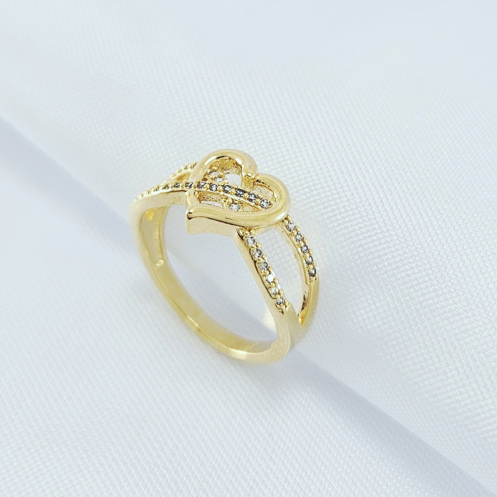 Anel modelo infinito cravejado com detalhe em coração - Imagem 2