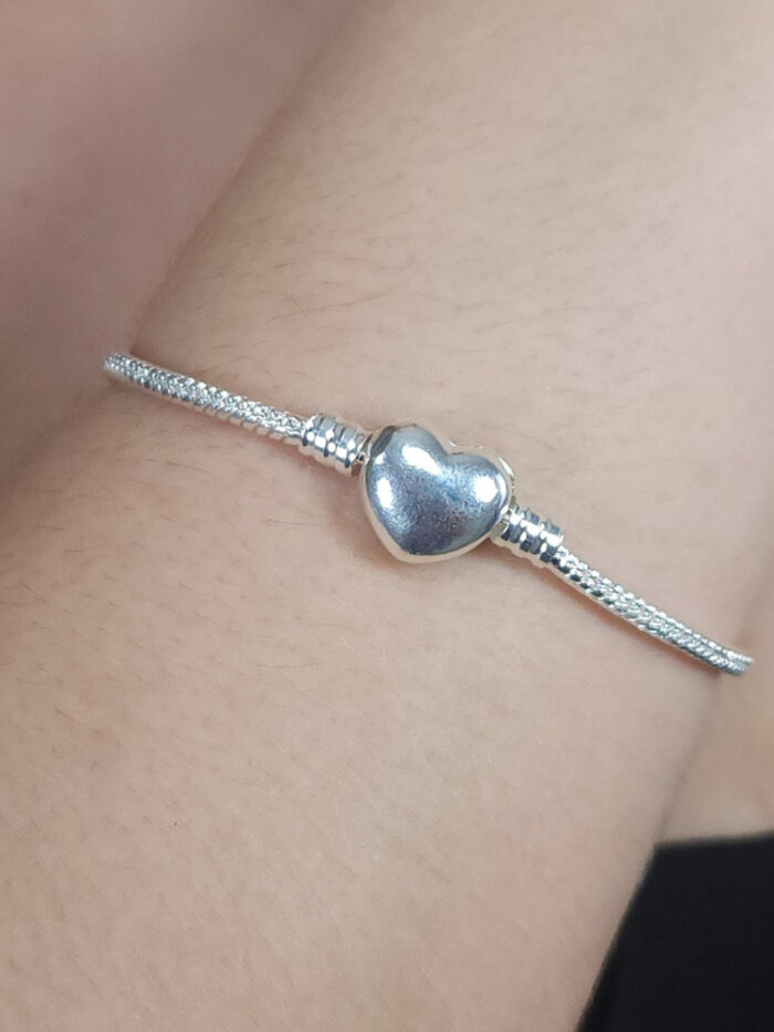 Pulseira berloque detalhe coração
