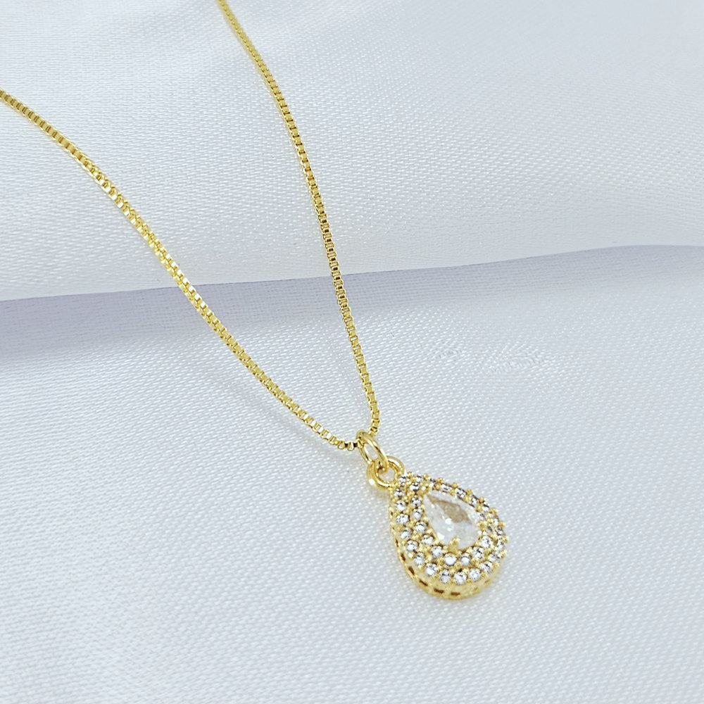 Gargantilha gota cravejada com pedra cristal