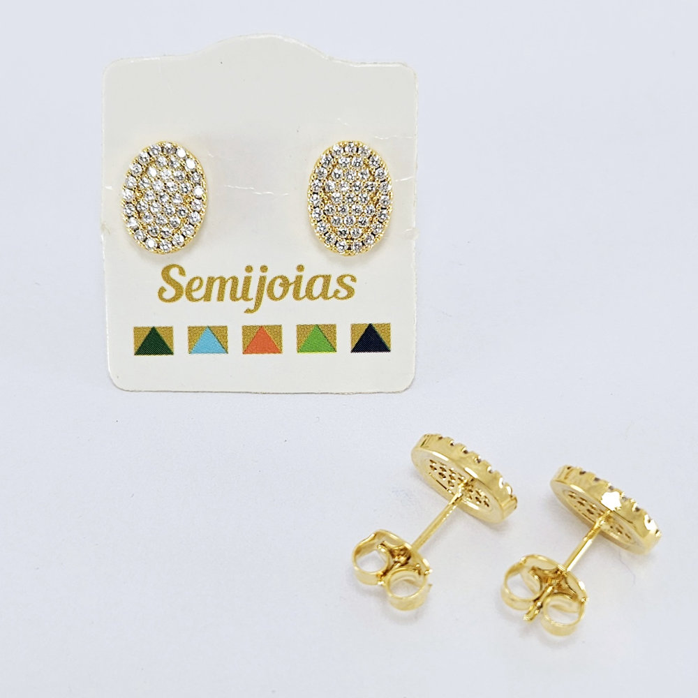 Brinco oval cravejado