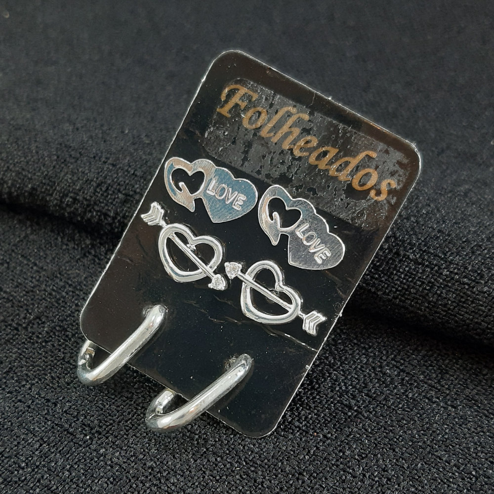 Trio de brincos corações e argola oval prateada