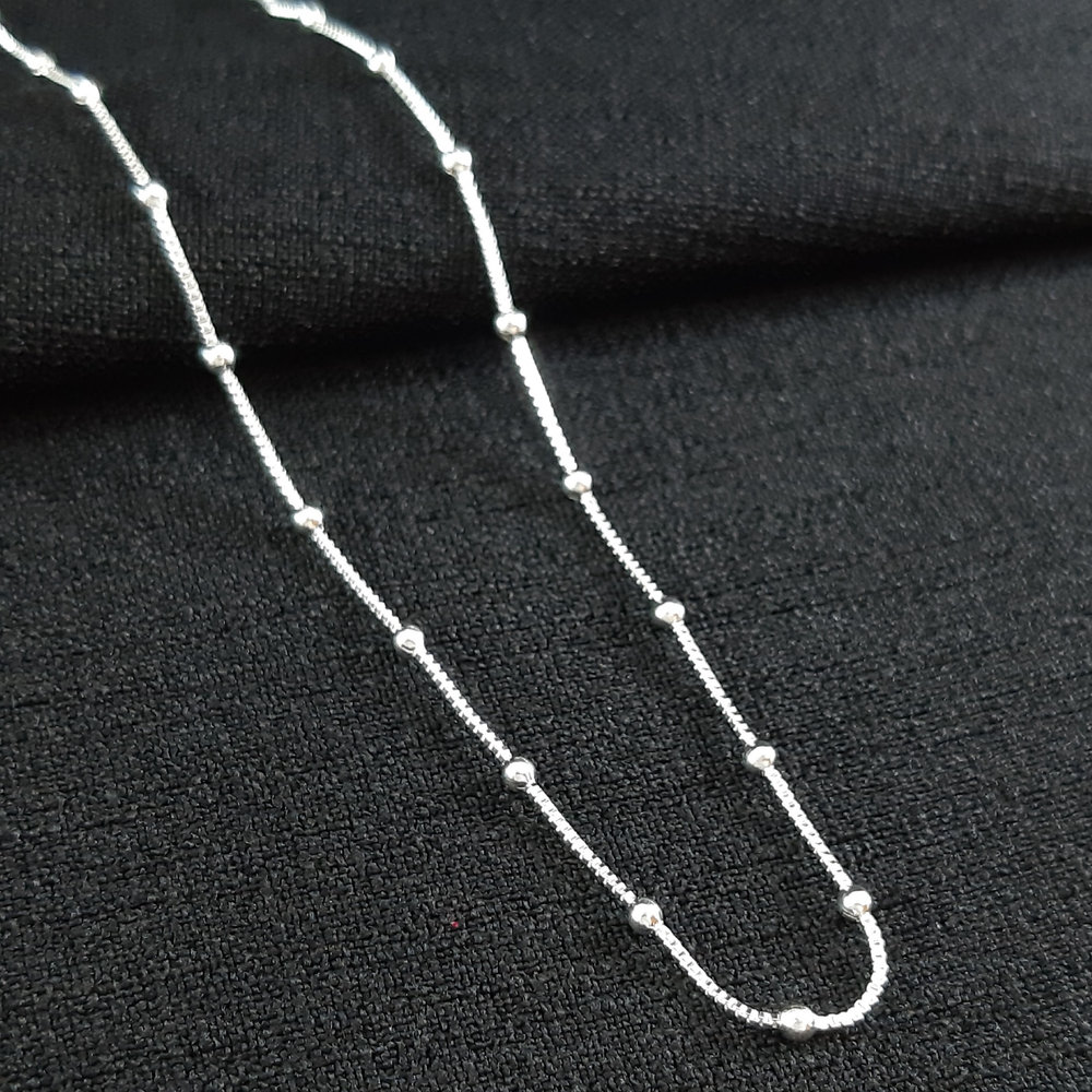 Gargantilha chocker detalhe em bolinhas