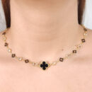 Gargantilha chocker trevo preto detalhe ponto de luz cristal