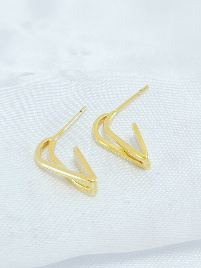 Brinco vírgula dourado