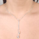 Gravatinha veneziana com ponto de luz e bola prateada