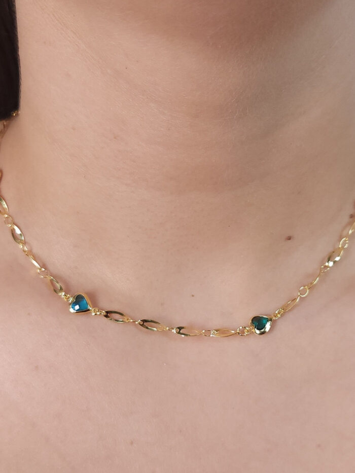 Gargantilha elos oval curvado com corações coloridos