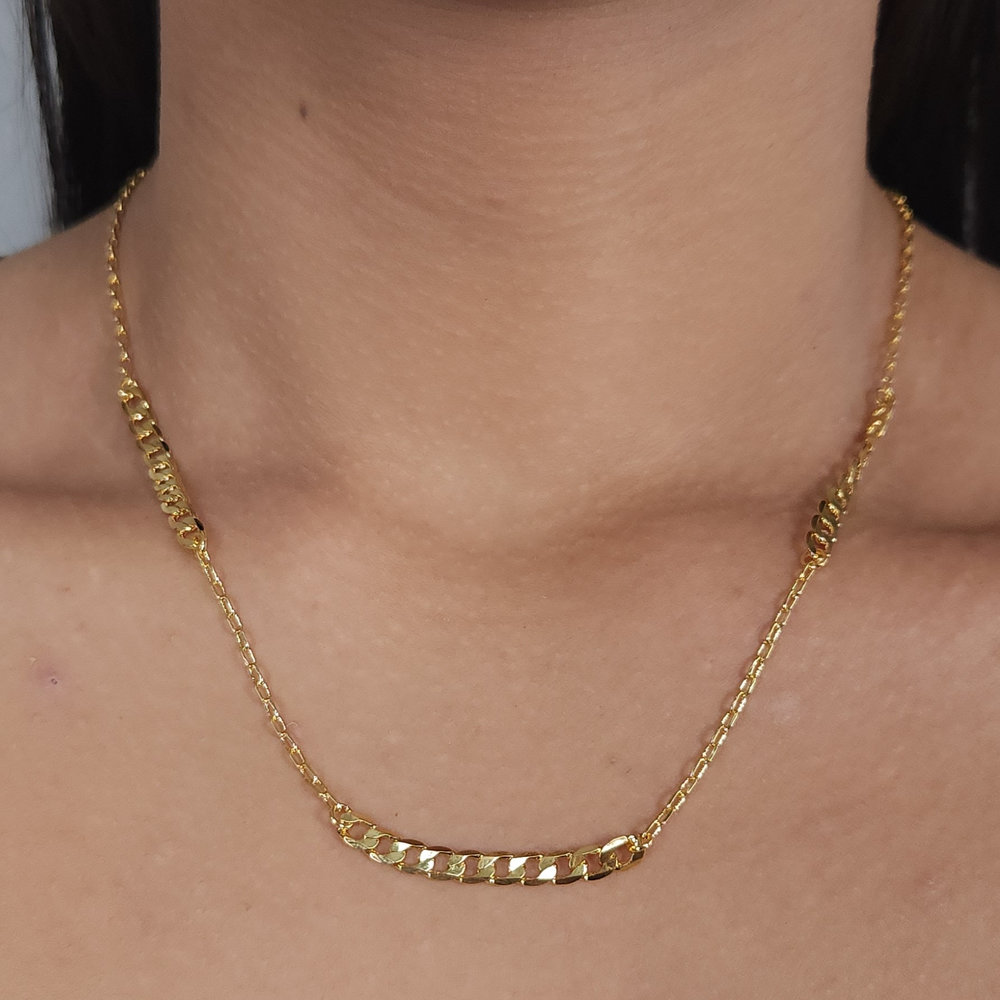 Gargantilha com elos grumet dourado