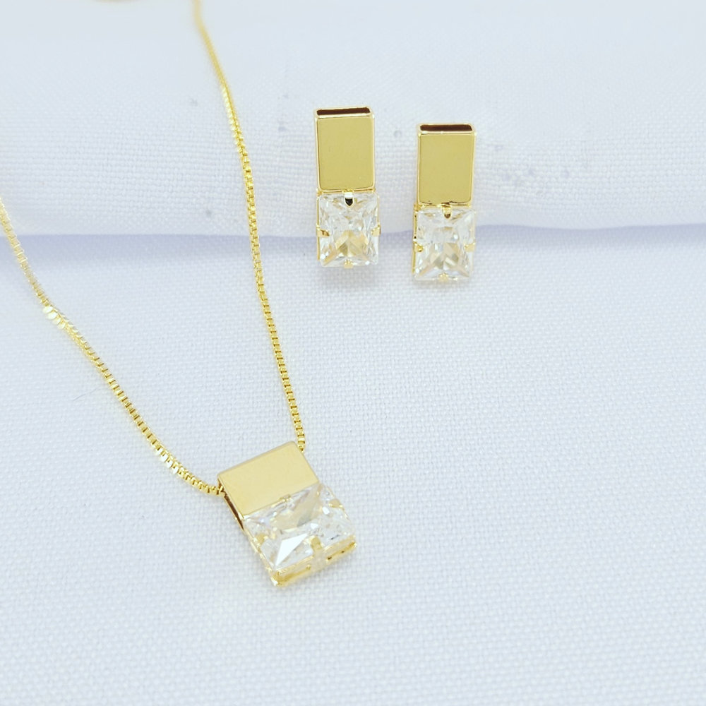 Conjunto base dourada com pedra quadrada cristal