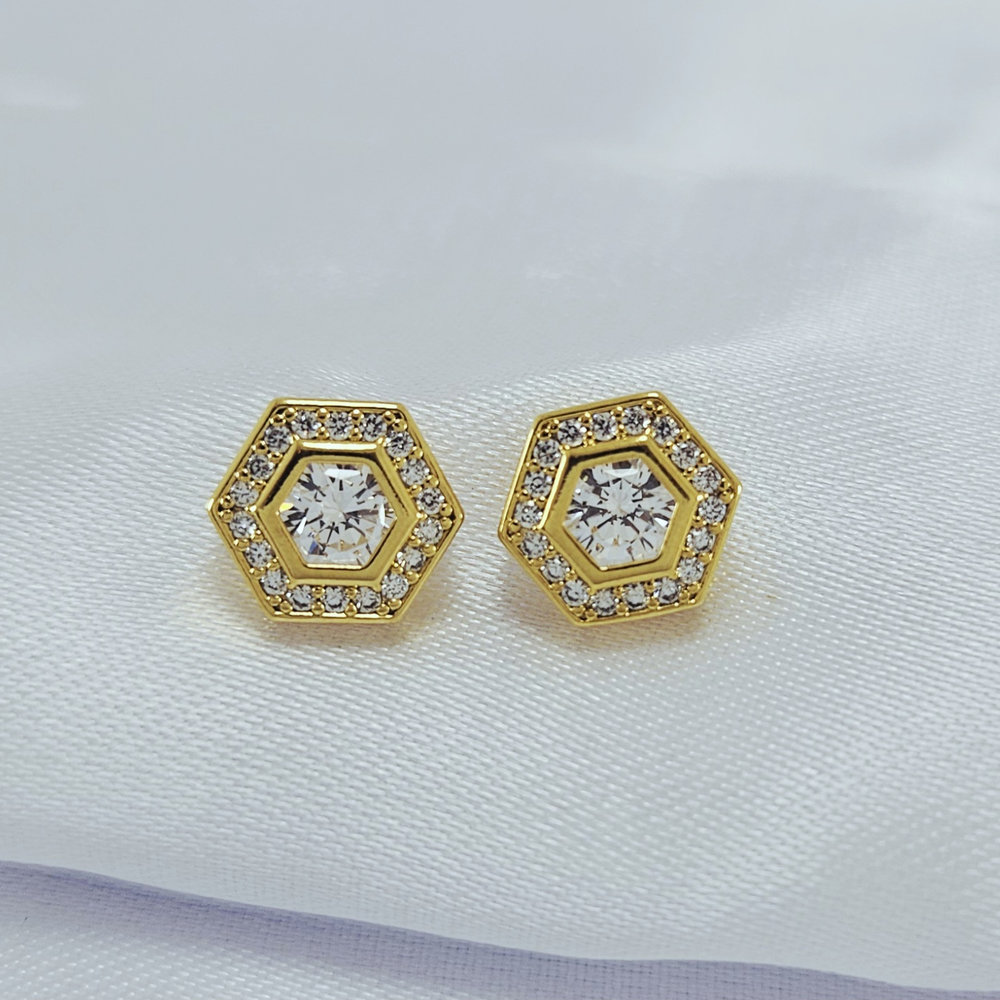 Brinco círculo pedra cristal central