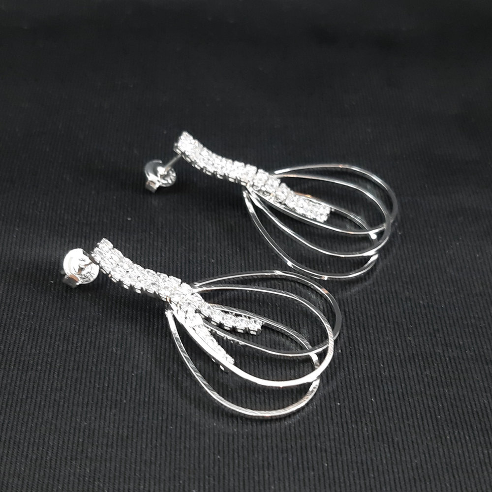 Brinco base riviera com detalhe vazado