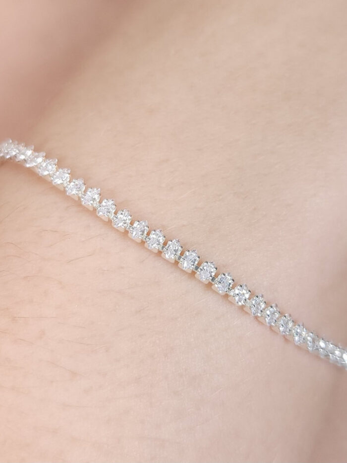 Pulseira cristais detalhados