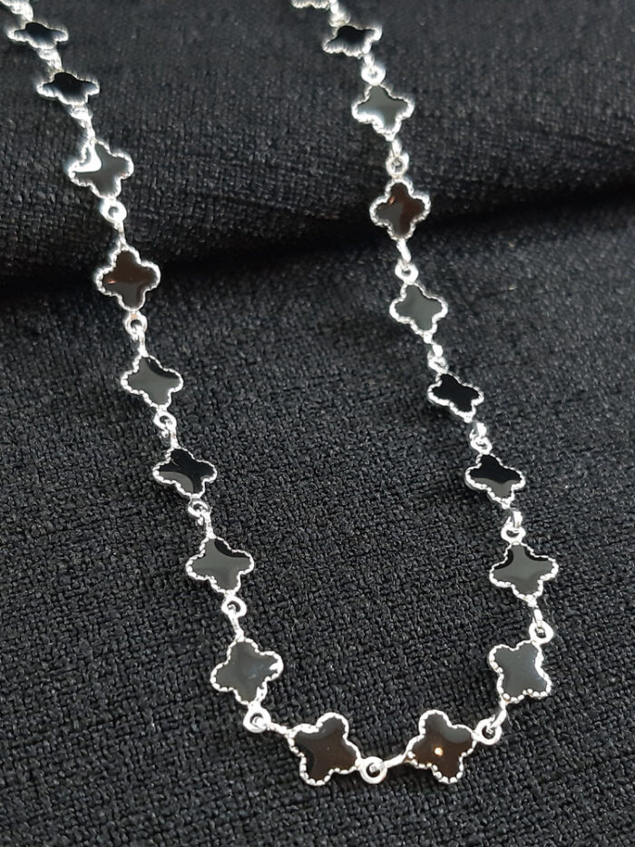 Gargantilha chocker trevo preto