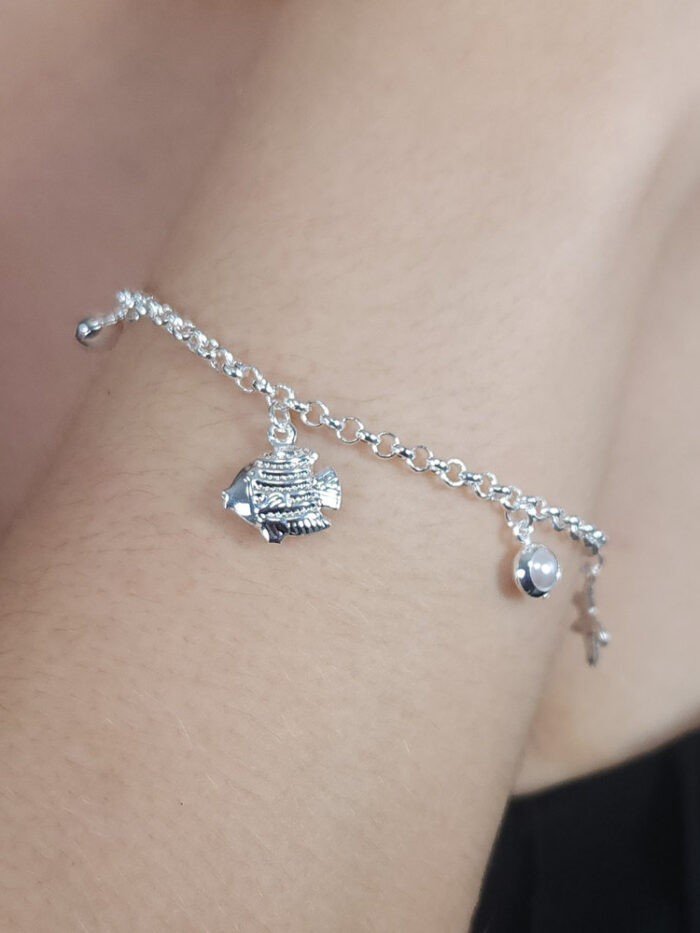 Pulseira elos português com pingentes peixe, estrela do mar e pérola