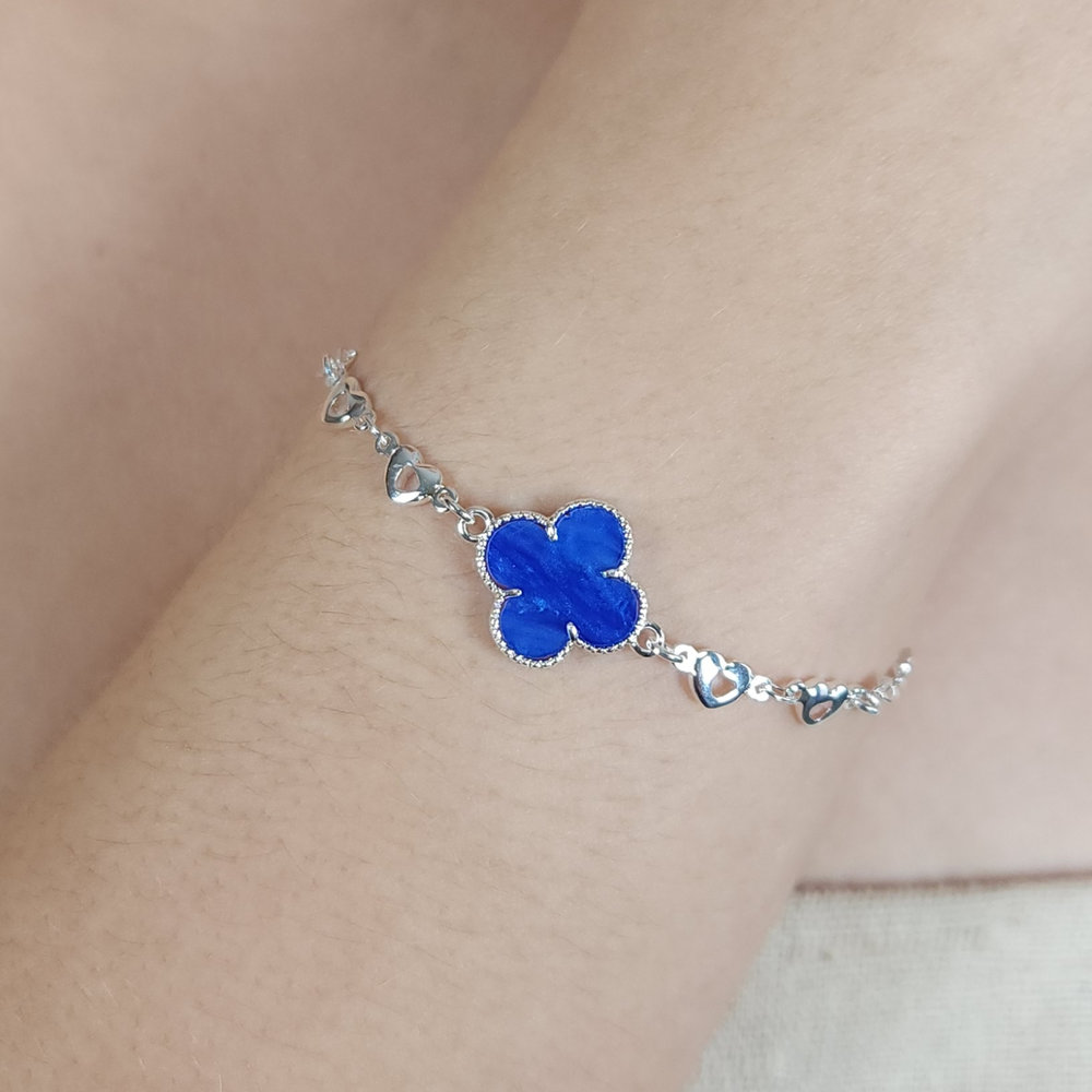 Pulseira elos corações com trevo borda detalhado