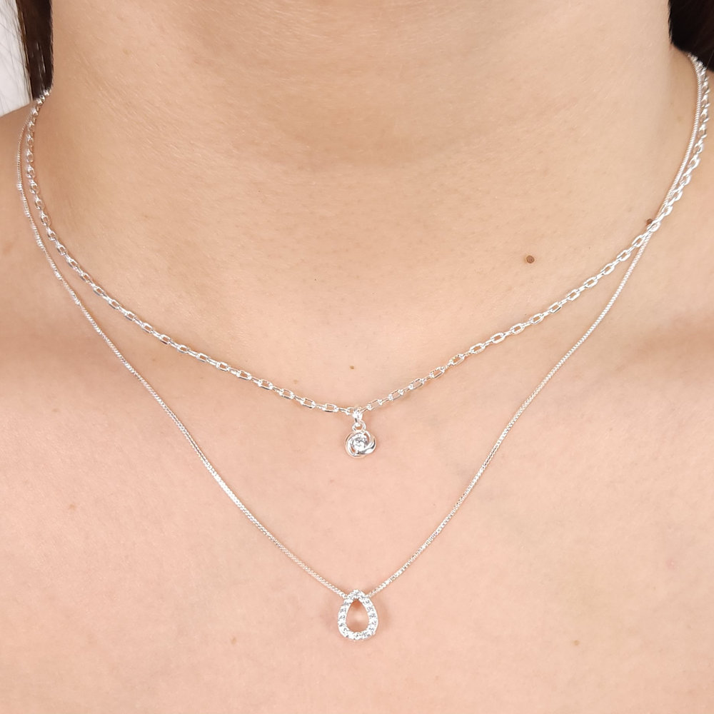 Gargantilha dupla com pingentes ponto de luz e gota vazado