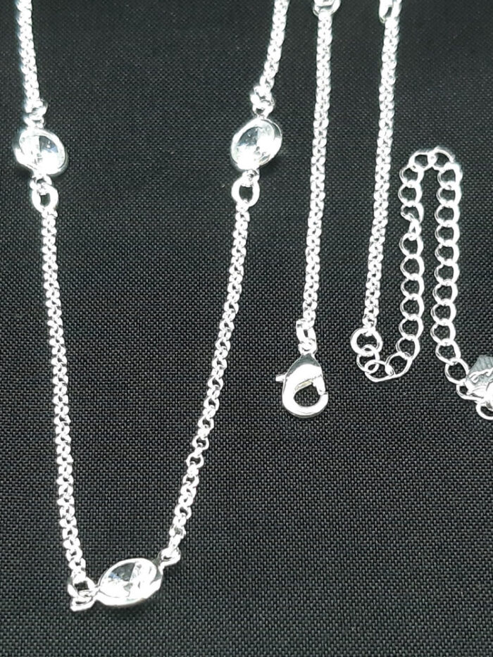 Gargantilha detalhe ponto de luz