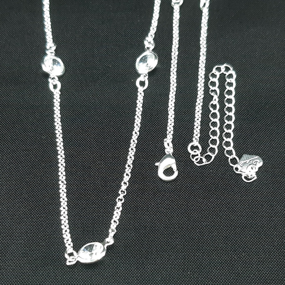 Gargantilha detalhe ponto de luz