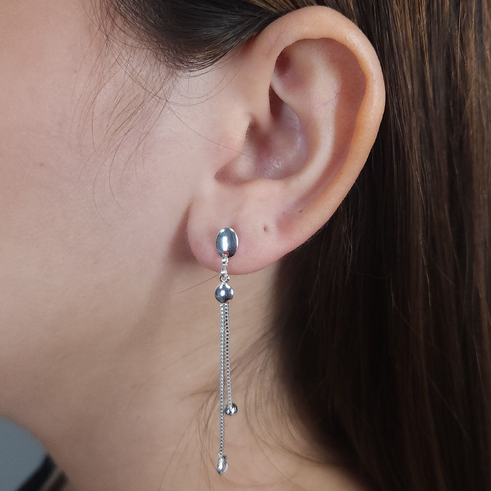 Brinco fio longo ponto de luz