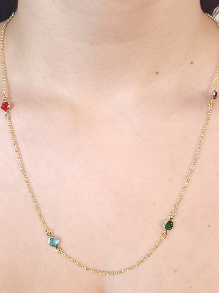 Gargantilha longuinho com ponto de luz colorido