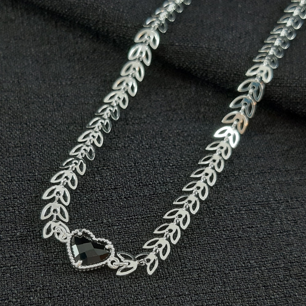 Gargantilha chocker com follha vazada e coração - Imagem 5