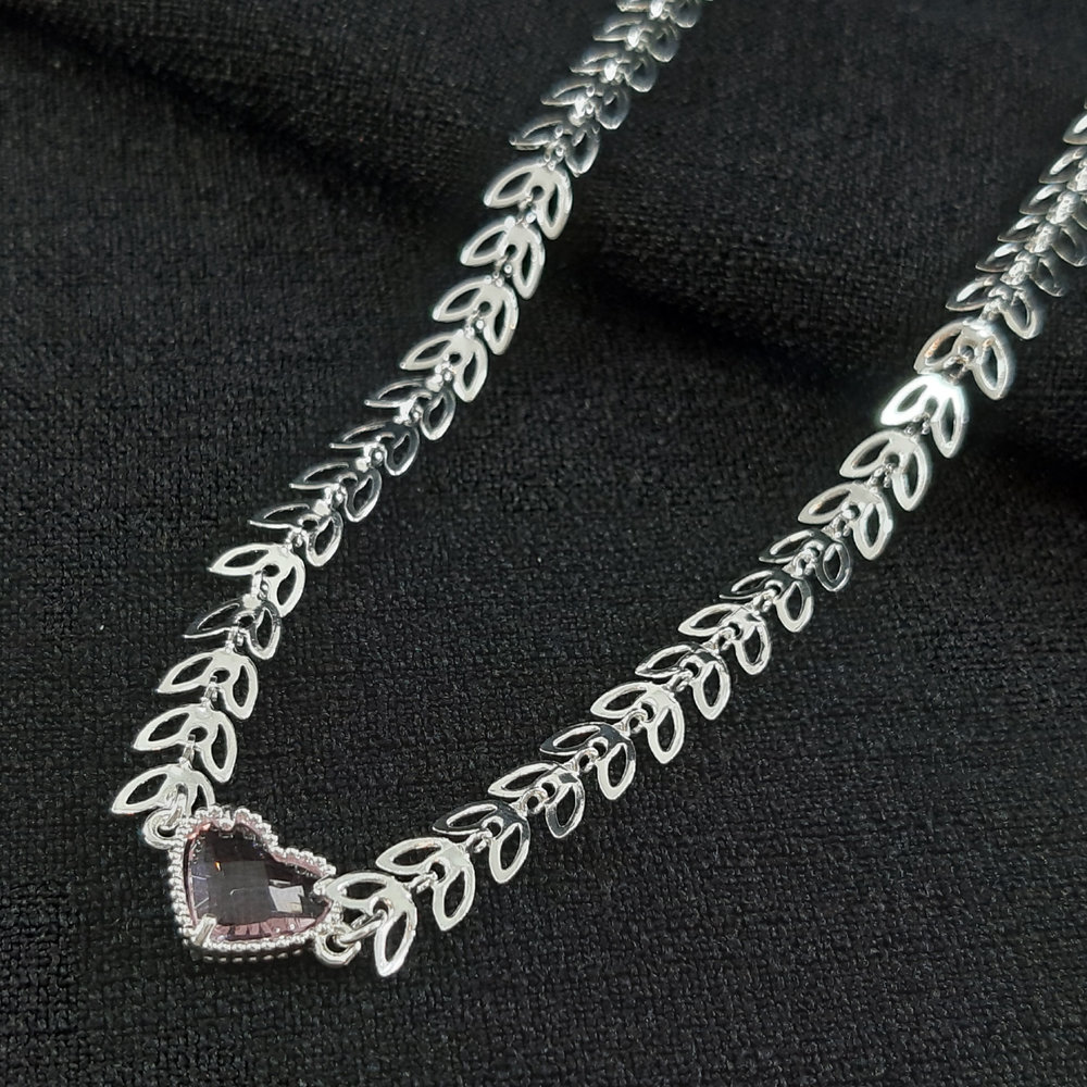 Gargantilha chocker com follha vazada e coração - Imagem 4