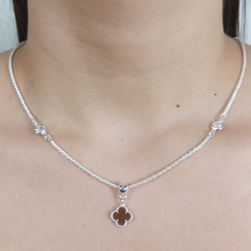 Gargantilha choker fio detalhado trevo com pontos de luz - Imagem 2