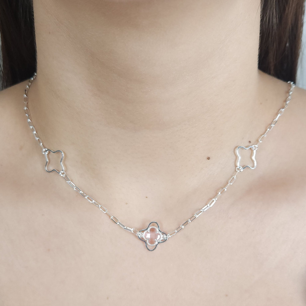 Gargantilha chocker elos trevo detalhados
