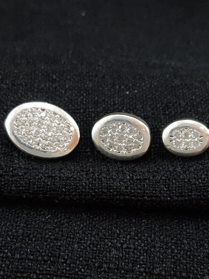 Trio de brincos oval cravejado com borda lisa