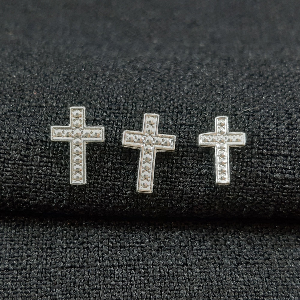 Trio de brincos cruz detalhada