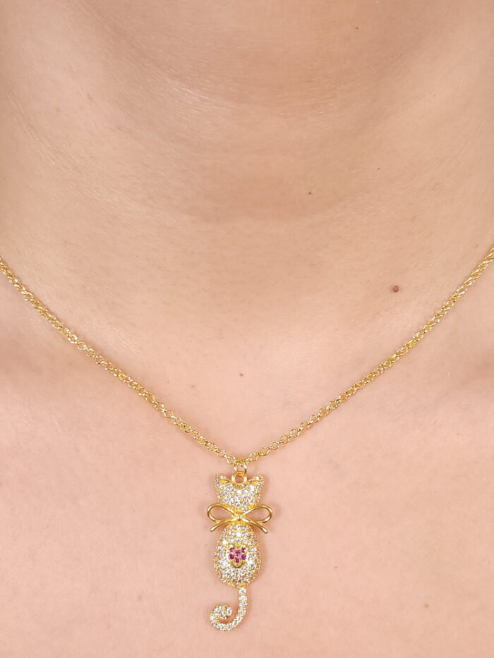 Gargantilha com gato coração cravejado