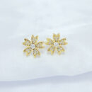 Brinco flor petalas cravejadas