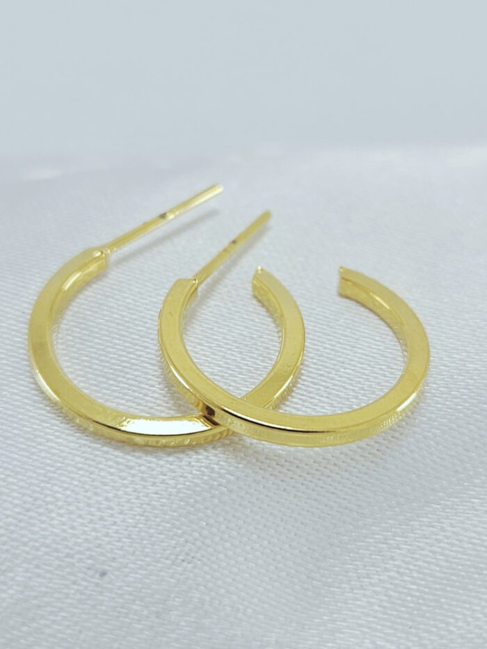 Brinco argola aberta fio quadrado liso