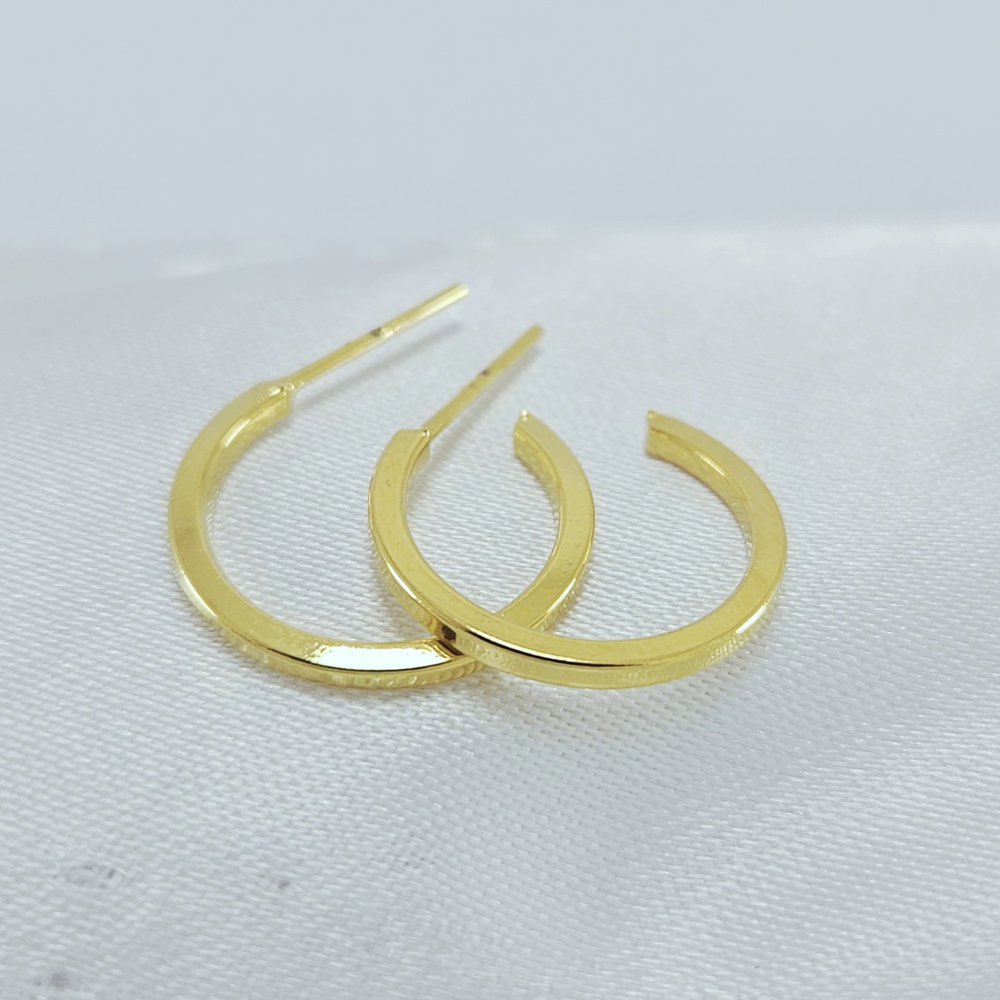 Brinco argola aberta fio quadrado liso