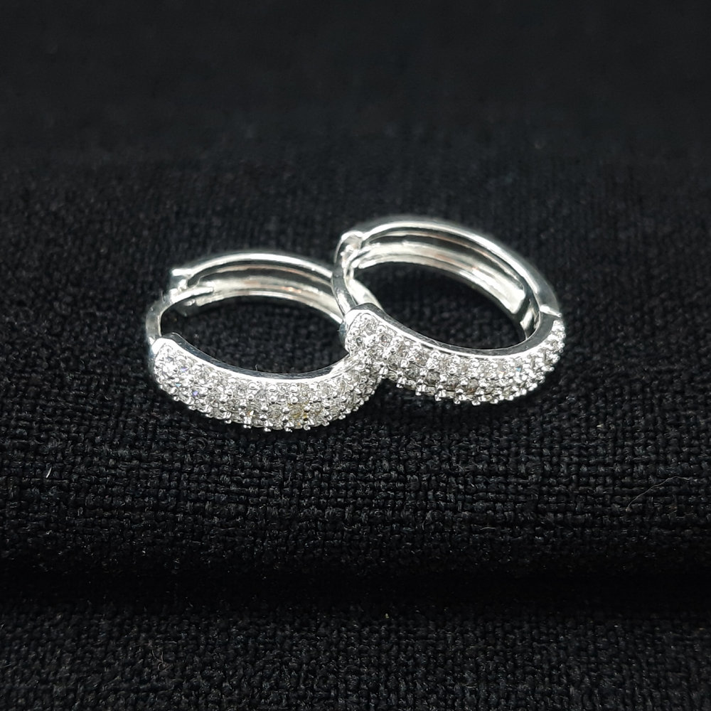 Argola detalhe cravejado cristal