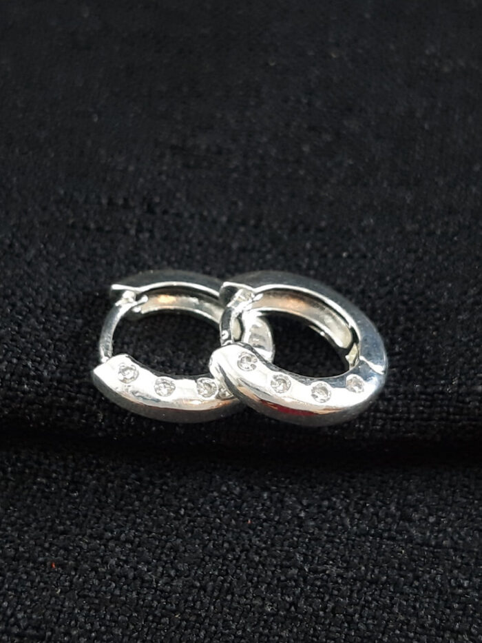 Argola fio liso detalhe ponto de luz