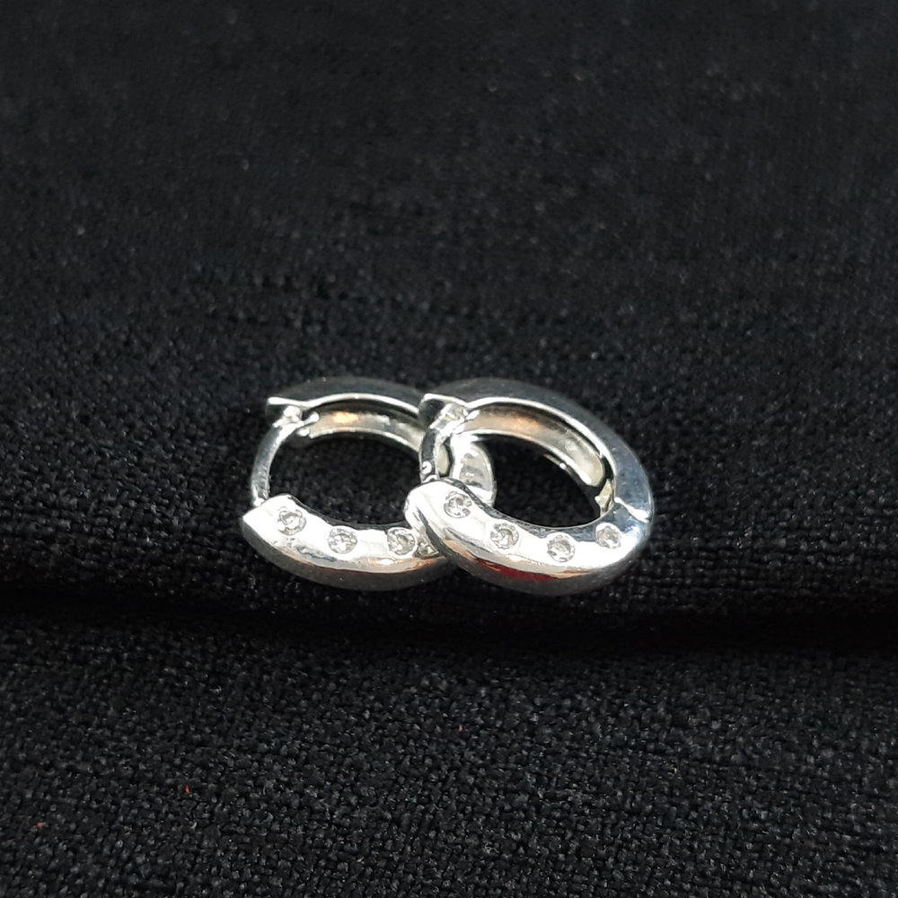 Argola fio liso detalhe ponto de luz