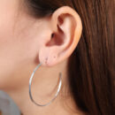 Argola aberta fio liso prateado