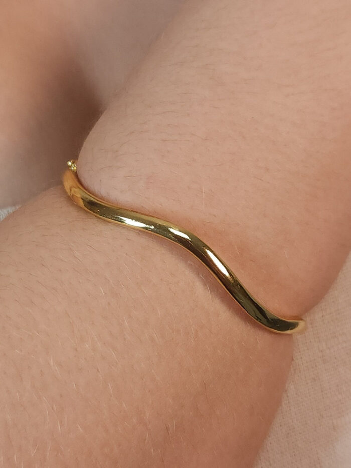 Bracelete ondulado dourada
